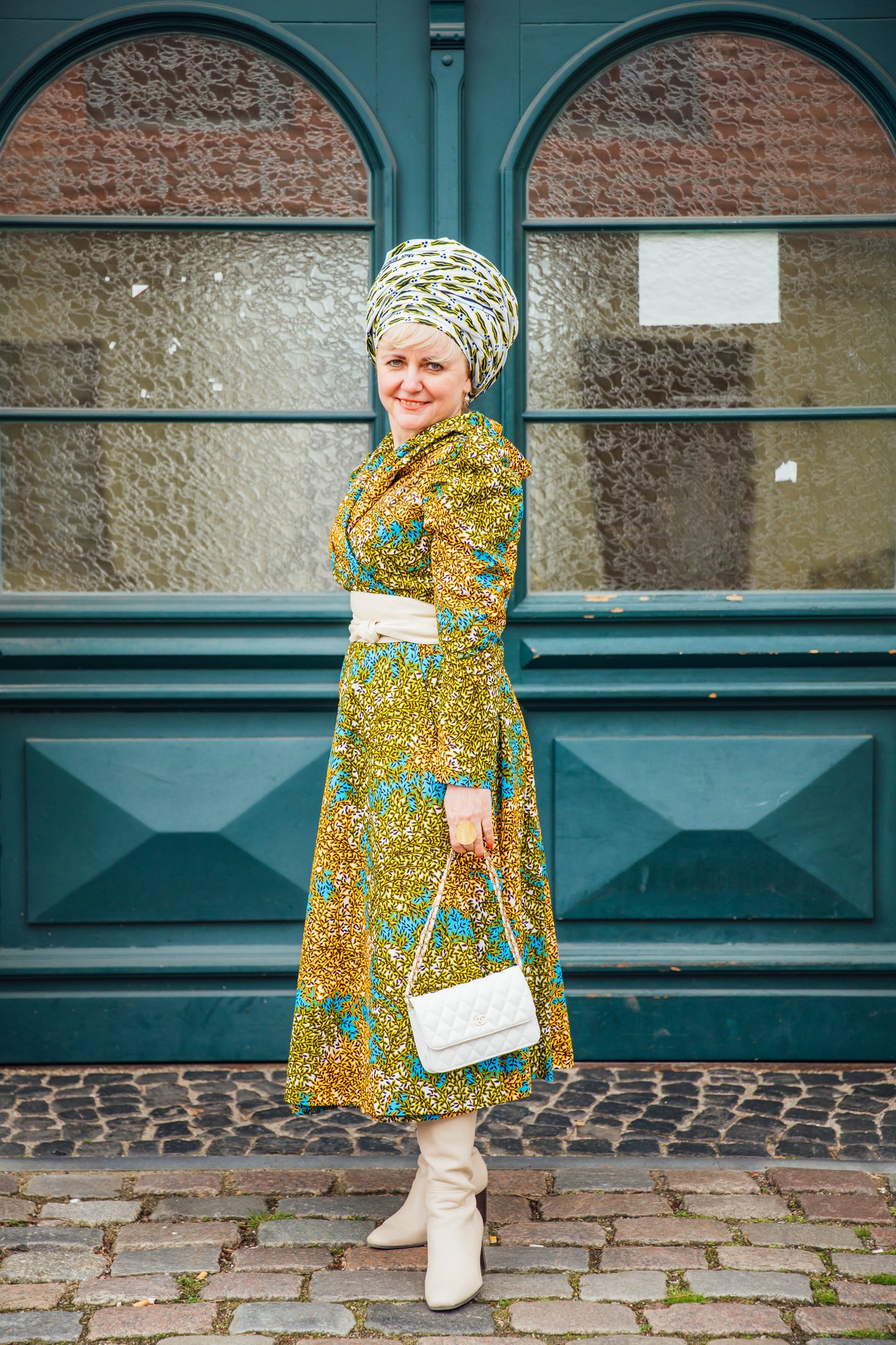 Grün-gelbes Hoodie-Wickelkleid