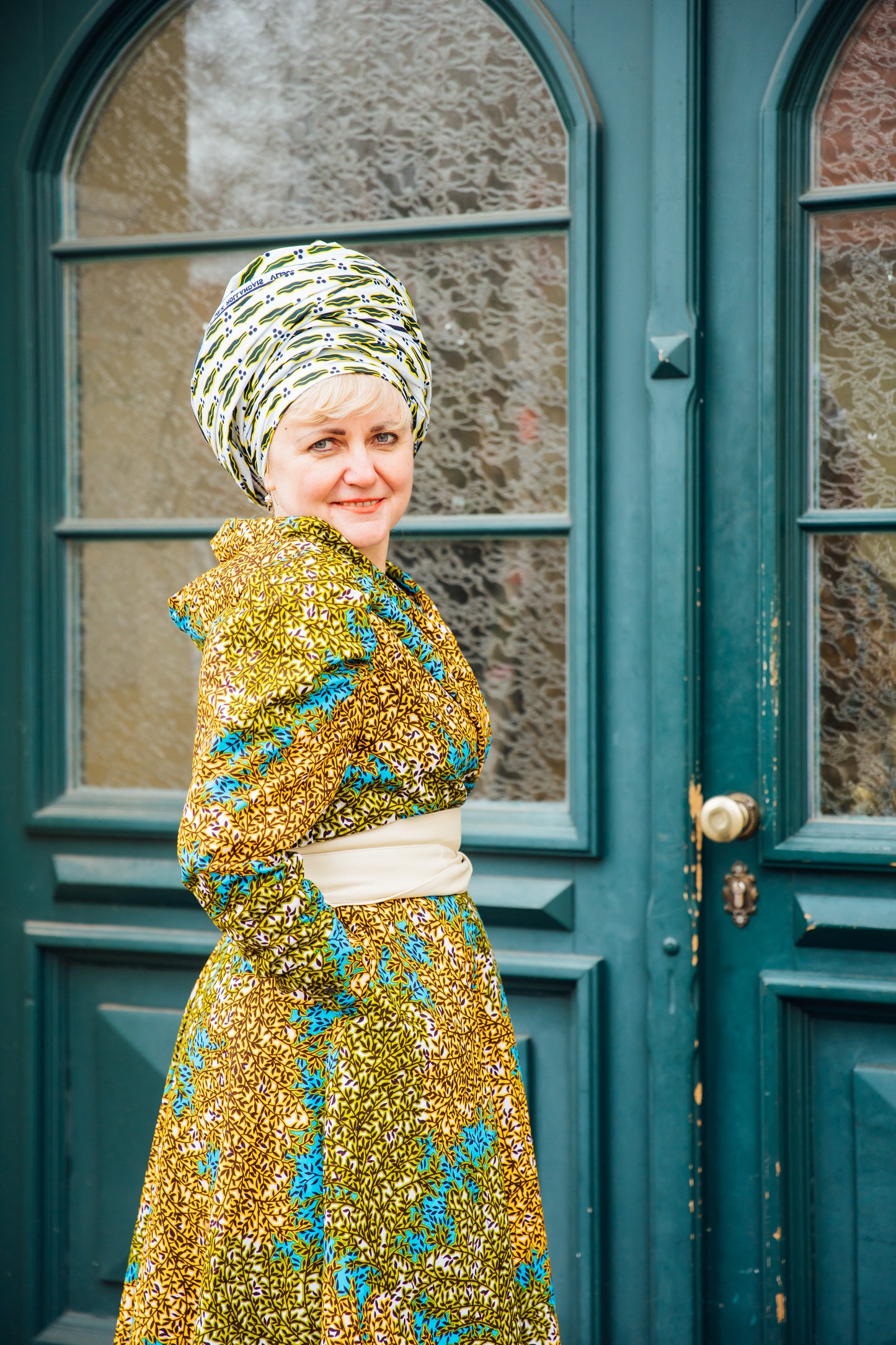 Grün-gelbes Hoodie-Wickelkleid