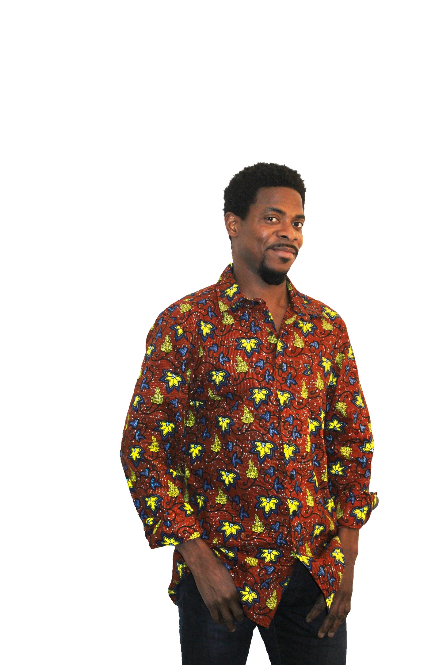 Rotes Hemd mit blau-gelben Blüten