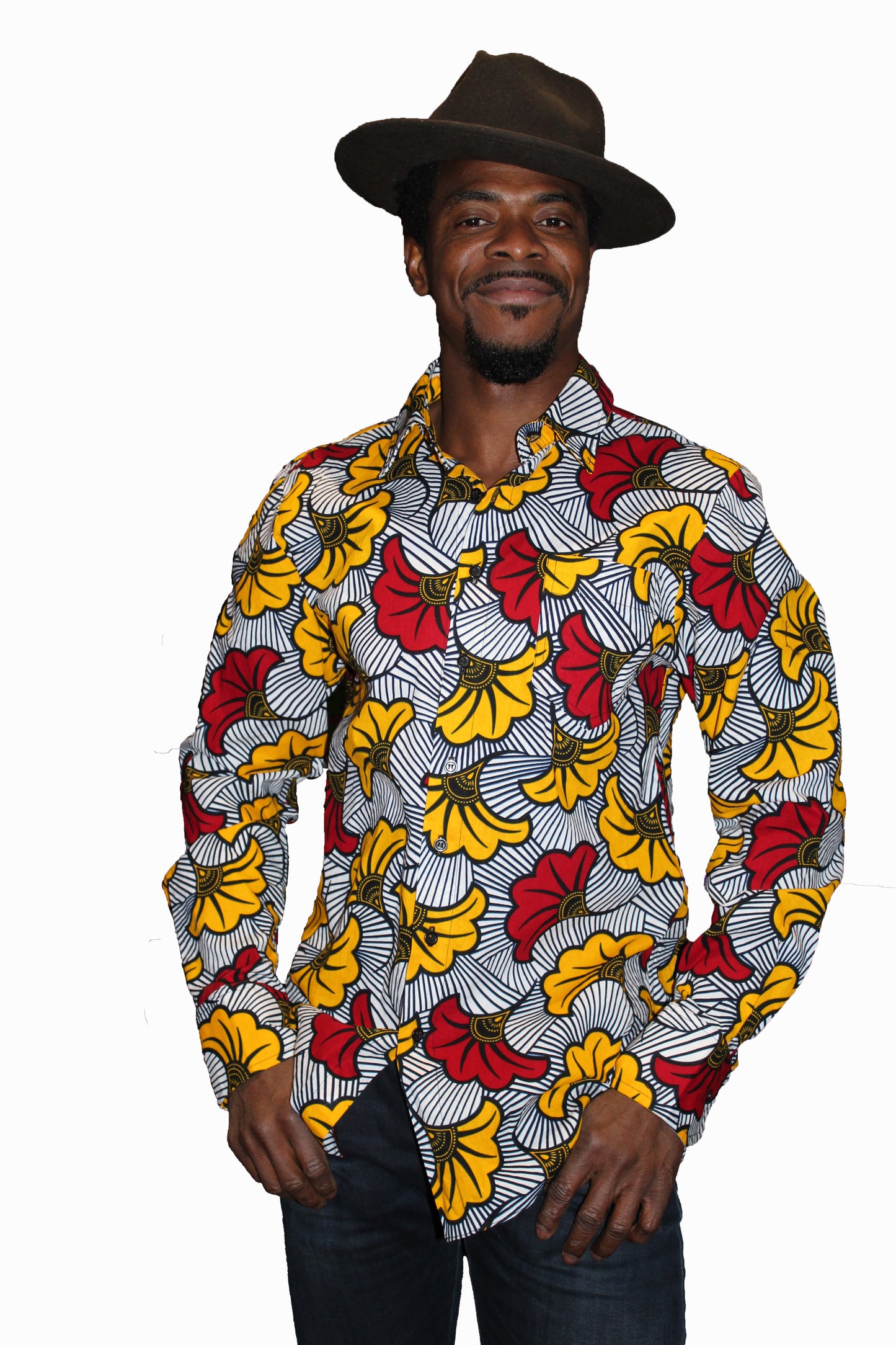 Weißes Hemd mit gelb-roten Blumen