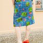 Blauer Midirock mit Muster und Schleifen an den Taschen