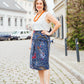 Blau-roter Midirock mit Schleifen an den Taschen