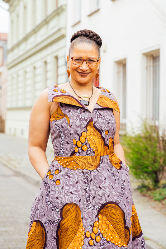 Sommerkleid mit orangenen "Muschel-Perlen"-Muster